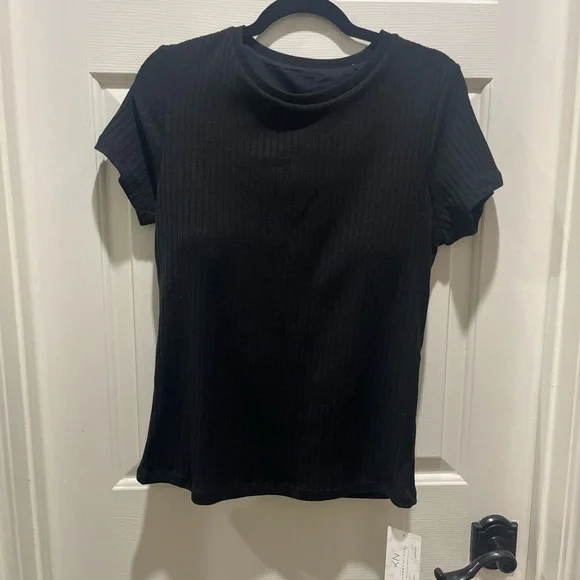 NWT Klassy Network Black Ribbed Short Sleeve Top - Picture 1 of 4